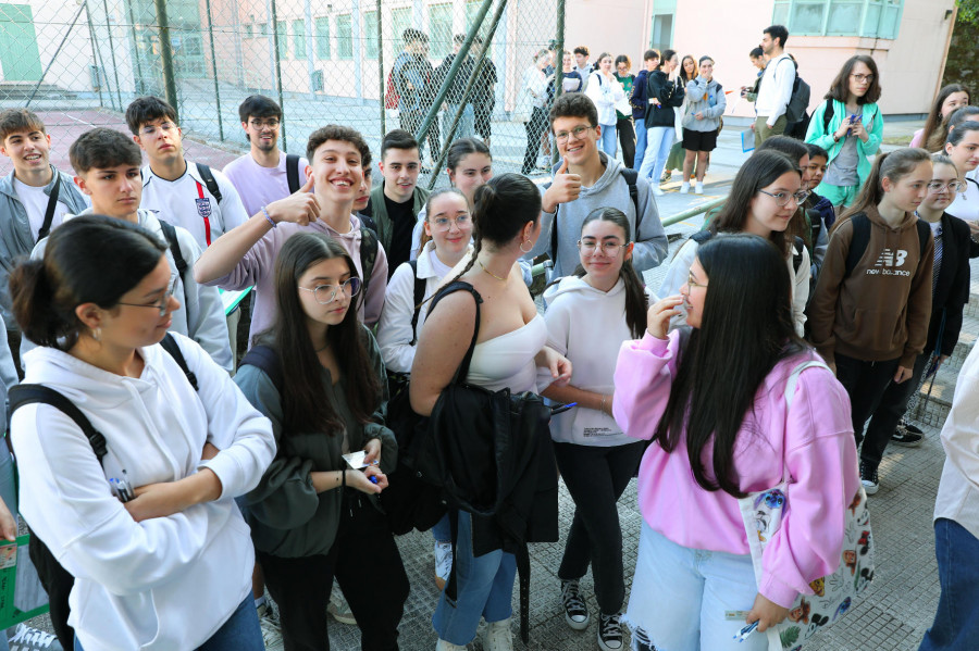 Primera jornada de la EBAU con nervios, repasos de última hora y buen ambiente