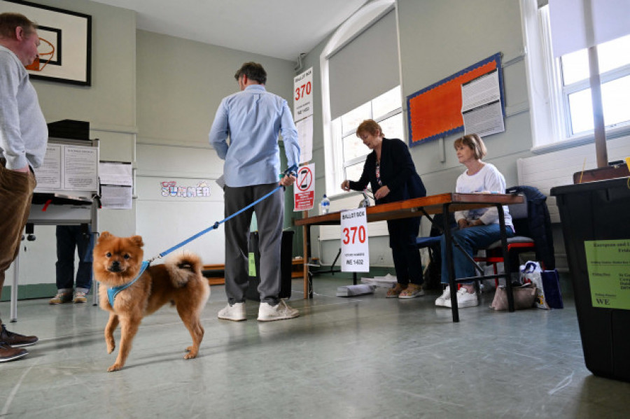 Las elecciones europeas cogen ritmo con la apertura de las urnas en