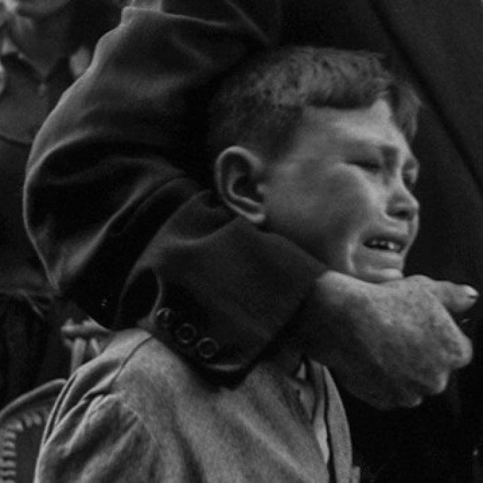 Fallece en Fisterra Juan Jesús Calo, el niño protagonista de la foto de la emigración