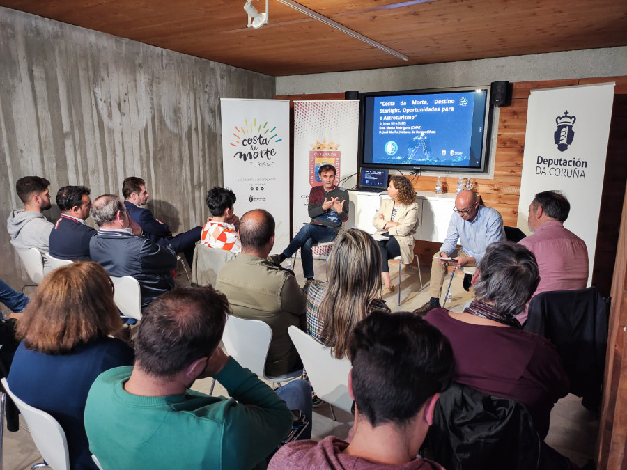 La CMAT incide en concienciar sobre los retos de la contaminación luminosa en la Costa da Morte