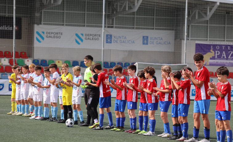 El balón ya rueda en el Torneo alevín de Carballo