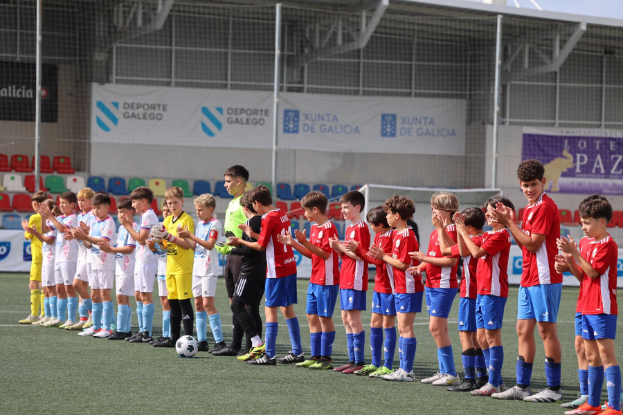 El balón ya rueda en el Torneo alevín de Carballo