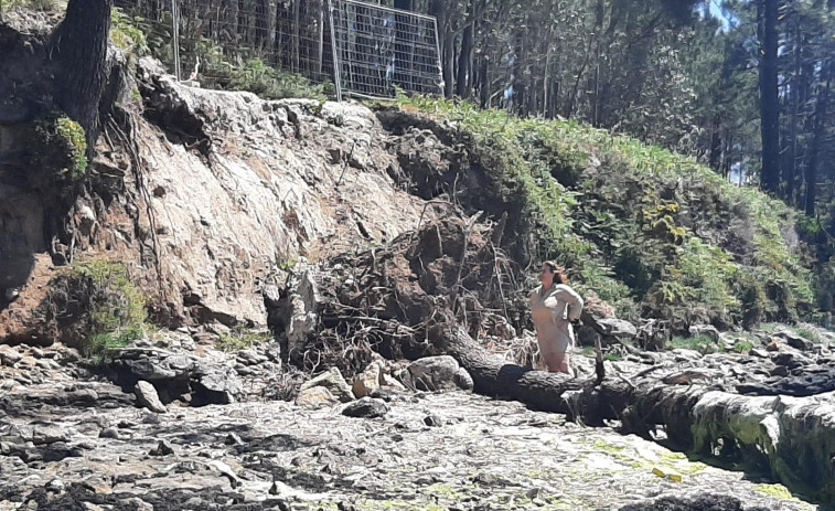 El Bloque de Camariñas exige el arreglo del camino que lleva a la zona marisquera de A Basa