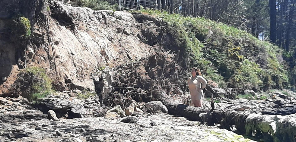 El Bloque de Camariñas exige el arreglo del camino que lleva a la zona marisquera de A Basa