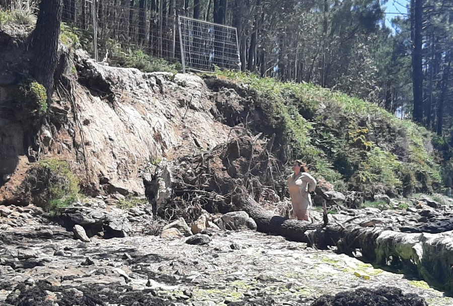 El Bloque de Camariñas exige el arreglo del camino que lleva a la zona marisquera de A Basa