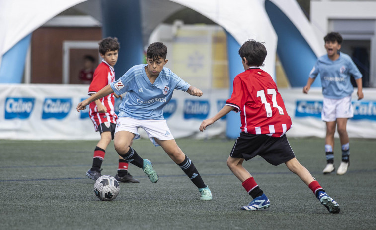 El RC Celta lidera el torneo alevín de Carballo