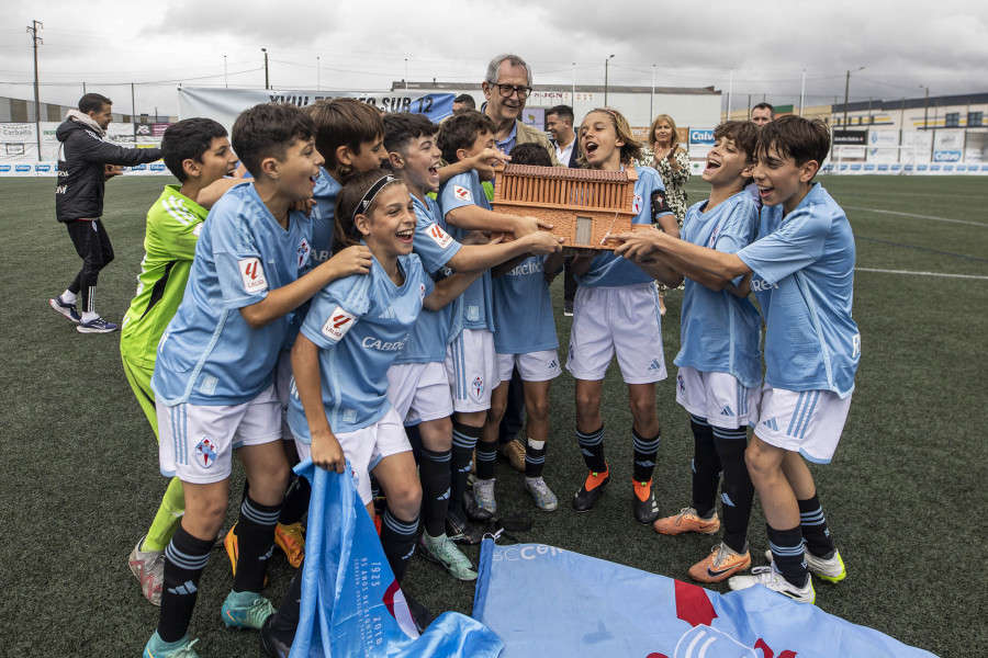 El RC Celta conquista su segundo torneo alevín de Carballo