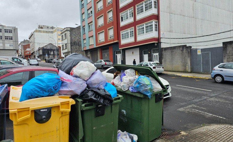 Cifran en un 100% el seguimiento del primer día de huelga de la basura en Carballo