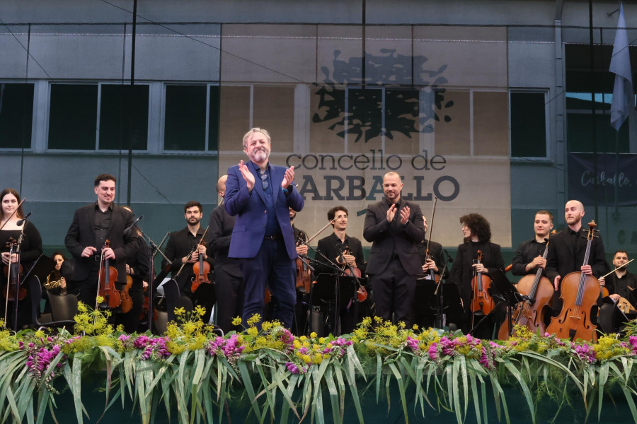 El pregón de Sergio Moure abre el San Xoán carballés, con el histórico estreno de "Sinfonía de Bergantiños"