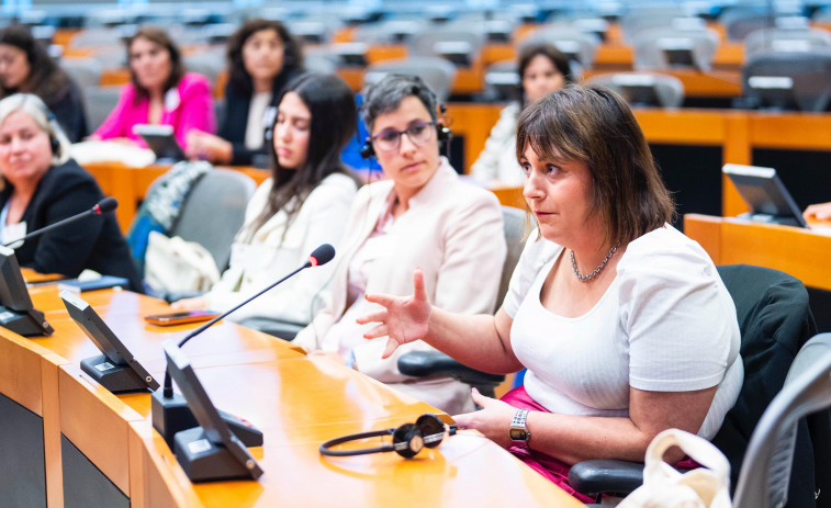 Sandra Vilela invita a los eurodiputados del PP a conocer de cerca los secaderos de congrio de Muxía