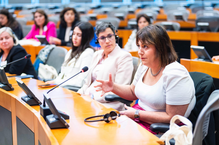 Sandra Vilela invita a los eurodiputados del PP a conocer de cerca los secaderos de congrio de Muxía