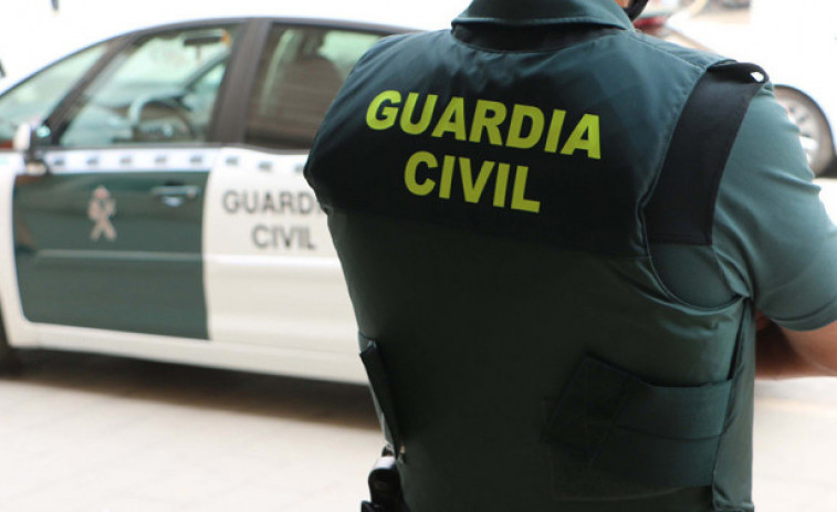 La Guardia Civil detiene a dos estafadores que actuaban en Carballo