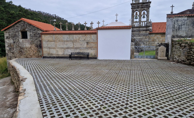 Finalizadas las obras de mejora en el acceso a la explanada de la iglesia  de Soesto