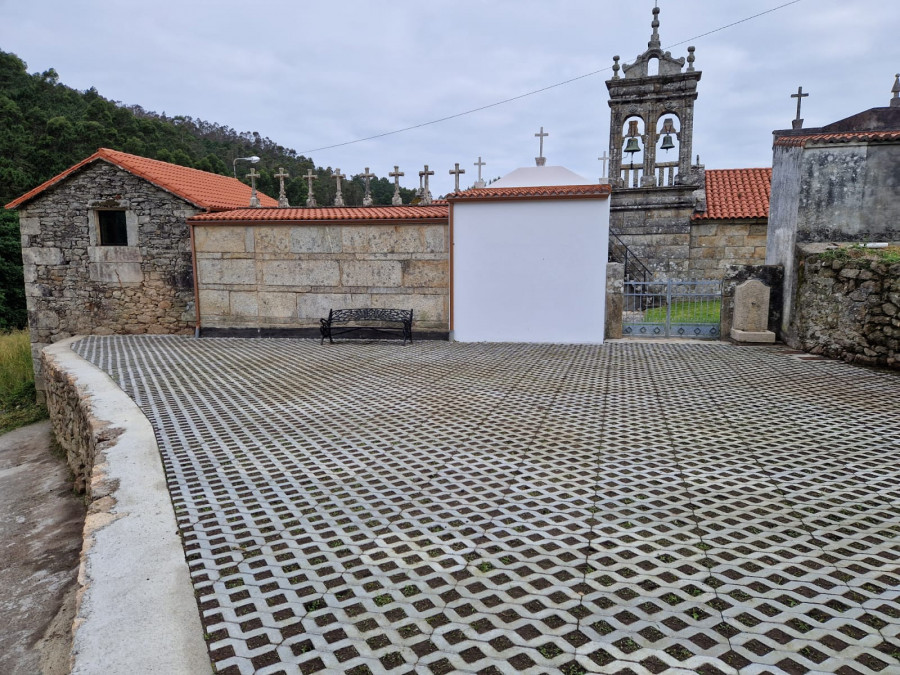 Finalizadas las obras de mejora en el acceso a la explanada de la iglesia  de Soesto