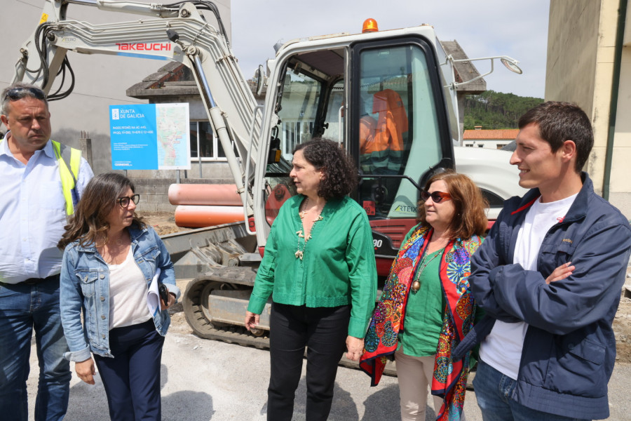 Do Campo supervisa las tareas de mejora de la seguridad viaria en la recta de Anchoa