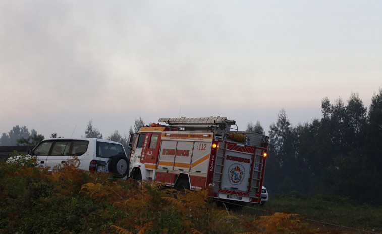 Dos brigadas con un total de diez efectivos combatirán los fuegos forestales en A Laracha