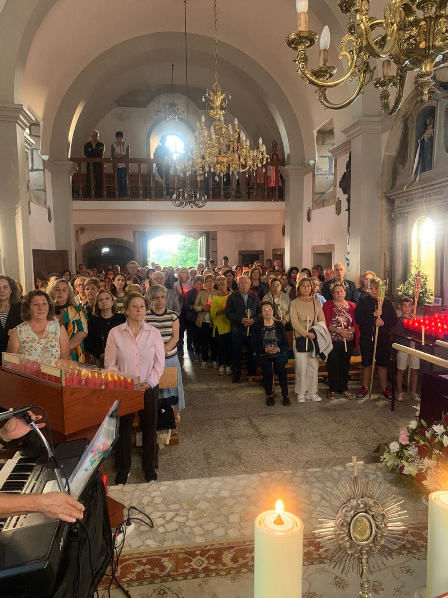 Los fieles renuevan su fe en la Virgen do Corpiño, en Oca-Coristanco