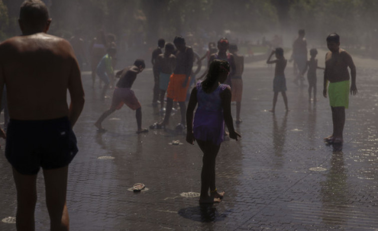 El verano de contrastes en España: Lluvias y nubes en el norte y 40 grados en el sur