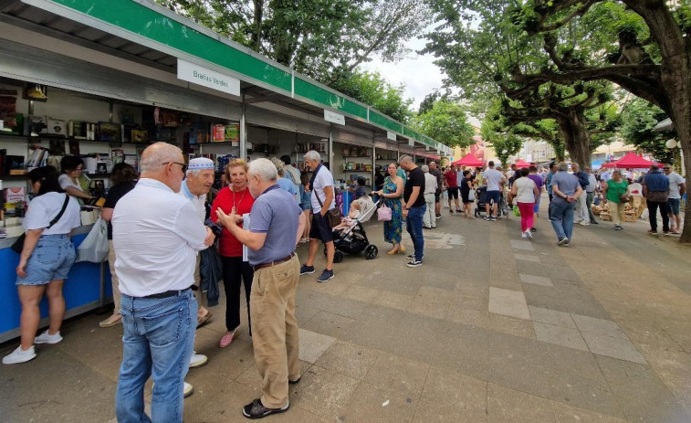 Xurxo Souto inaugura la Praza dos Libros en Carballo