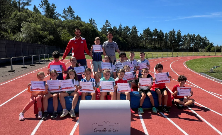 Clausura del campus de atletismo organizado en Cee por la AD Olímpia