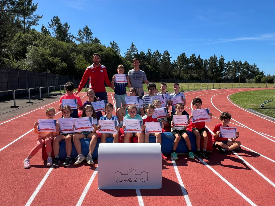 Clausura del campus de atletismo organizado en Cee por la AD Olímpia