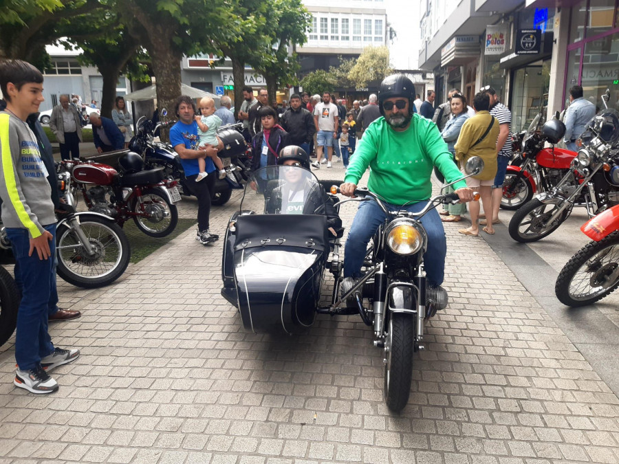 Joyas y reliquias del motociclismo se dan cita en Carballo para su encuentro anual