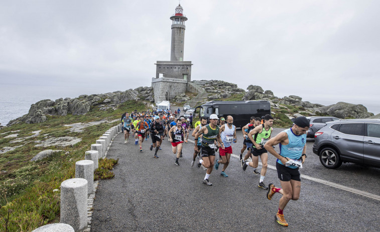 El carballés Rubén Gómez y Tamara García ganan el II Trail Costa da Morte Os Nosos Faros