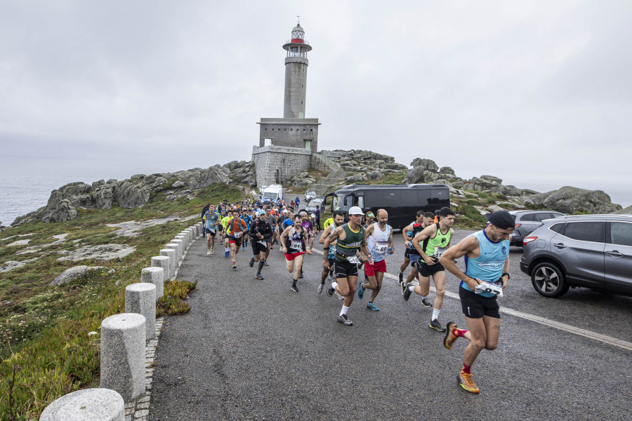 El carballés Rubén Gómez y Tamara García ganan el II Trail Costa da Morte Os Nosos Faros