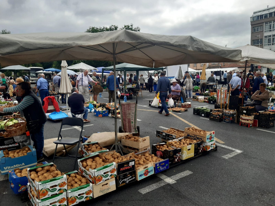 La patata manda en Paiosaco, en un domingo de feria con destacada animación en Baio y Cee