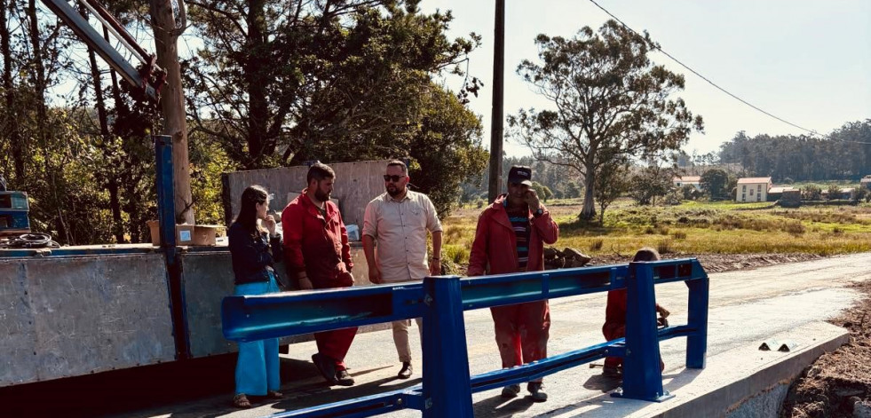 Muxía abre al tráfico el puente Vilachán tras finalizar las obras