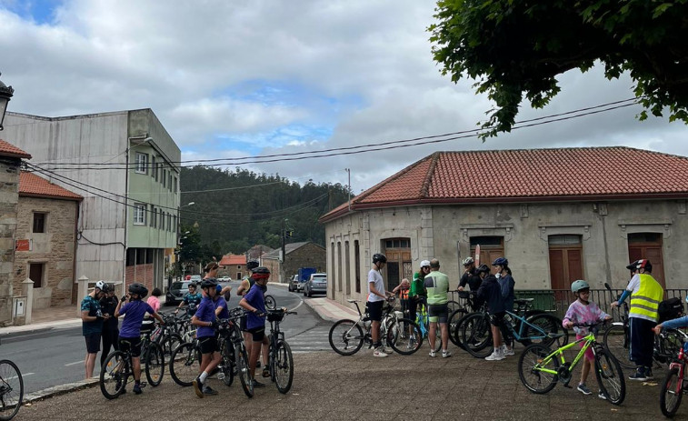 Cee prepara el Día da Bici y Zas reunirá motos antiguas