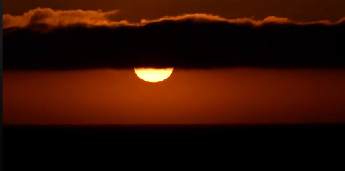 Puesta de sol este martes en Fisterra Foto Dario Gomez