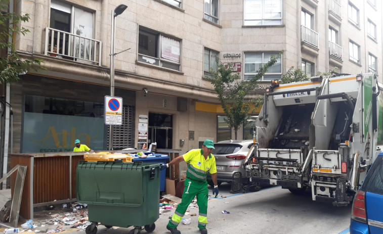 Los trabajadores y la UTE del servicio de recogida de basura carballés retoman las negociaciones