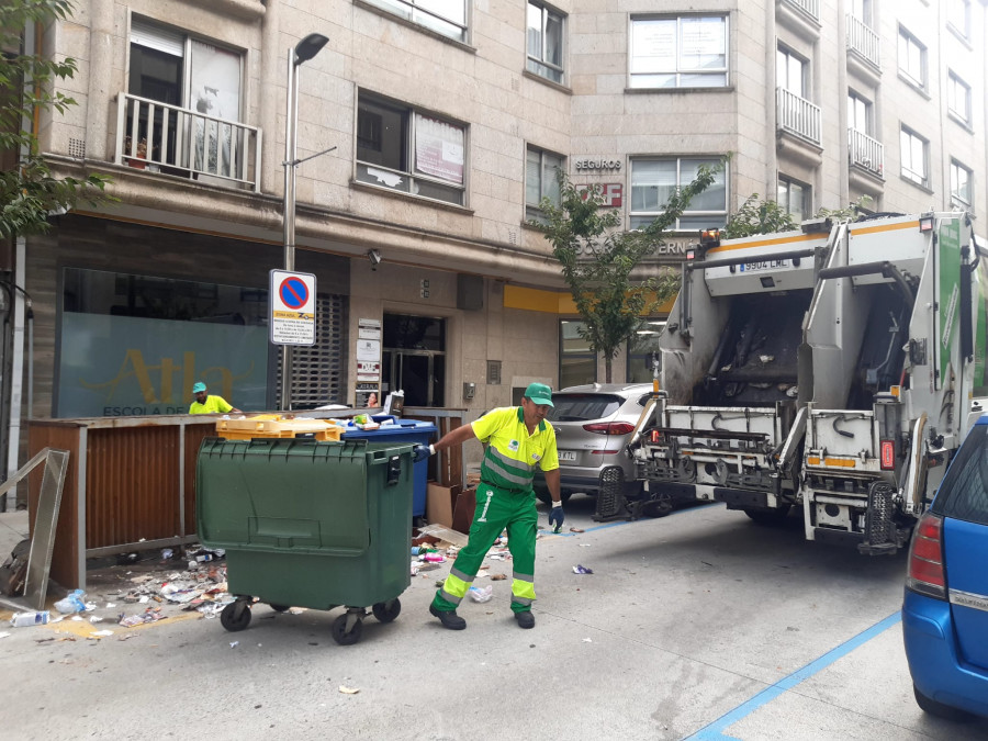 Los trabajadores y la UTE del servicio de recogida de basura carballés retoman las negociaciones