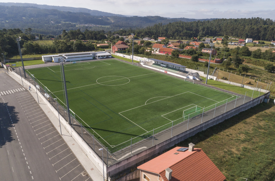 A Laracha saca a licitación la renovación de la iluminación del campo municipal de A Porta Santa