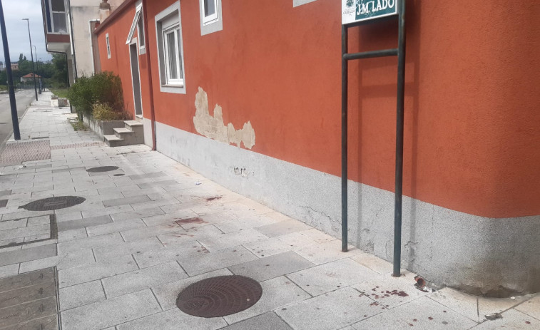 Dos jóvenes resultan heridos en una riña callejera en Carballo