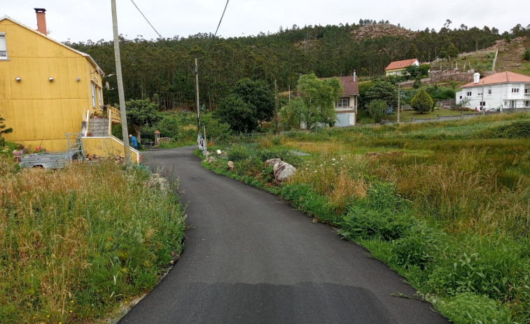 Finalizadas las obras de pavimentación de  las pistas en el lugar de Trasteiro, en Xaviña