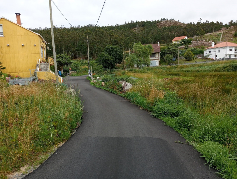 Finalizadas las obras de pavimentación de  las pistas en el lugar de Trasteiro, en Xaviña