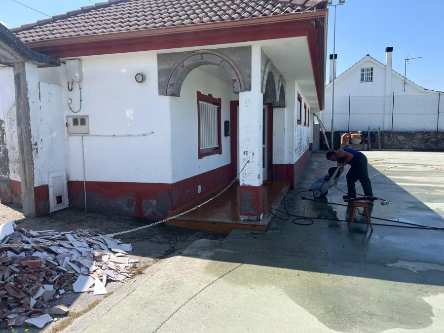 Ponteceso pone en marcha las obras de mejora de centro social de Anllóns por 36.061 euros