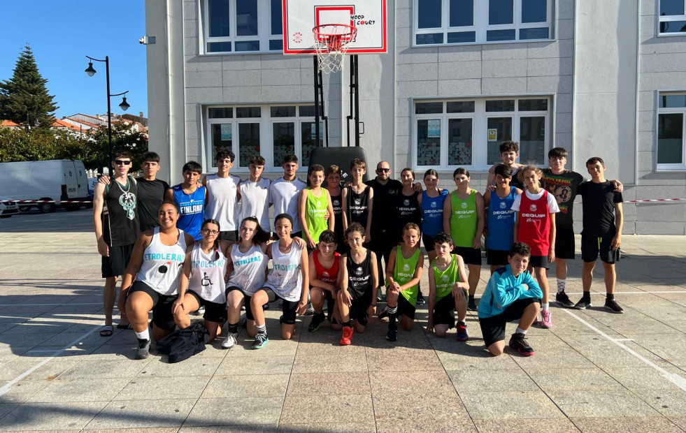 Un total de 60 deportistas participaron en Cee en la primera edición del torneo de basket 3x3