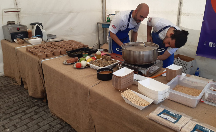 Horta da Laracha se complementa con una feria de Paiosaco en la que destaca la patata autóctona