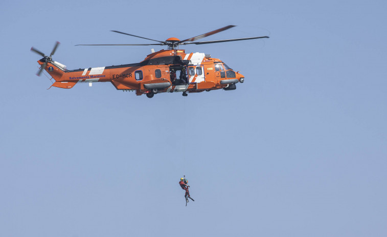 La playa de Razo fue escenario de un simulacro de salvamento