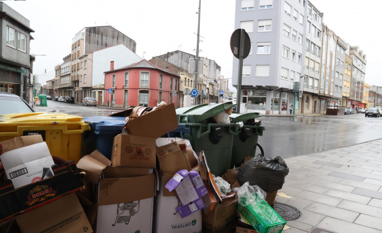 La huelga de basura de Carballo amenaza con convertirse en indefinida