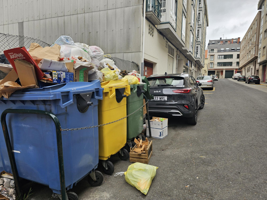 Los socialistas de Carballo piden remunicipalizar el servicio de recogida de basura