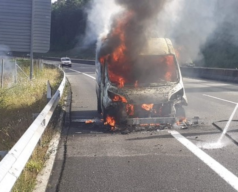 Fotografía incendio vehículo 1