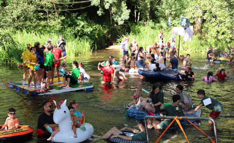 Anllóns empieza las fiestas de San Roque a lo grande con las carrilanas acuáticas