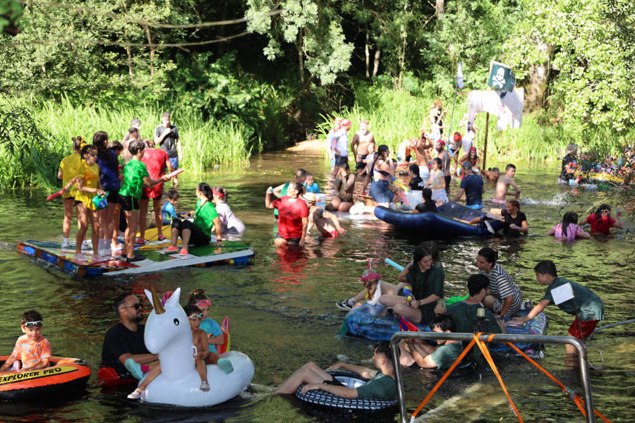 Anllóns empieza las fiestas de San Roque a lo grande con las carrilanas acuáticas