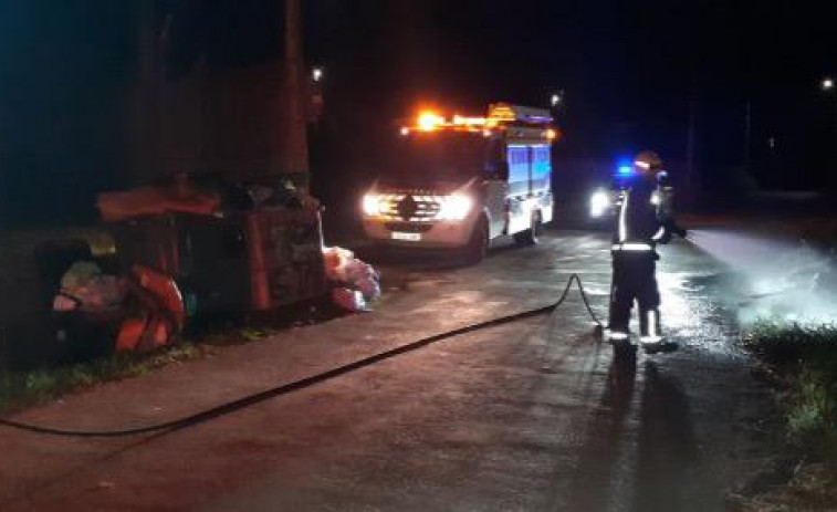 Incendiado un contenedor de basura en Carballo