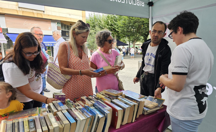 Suelta de libros en Carballo