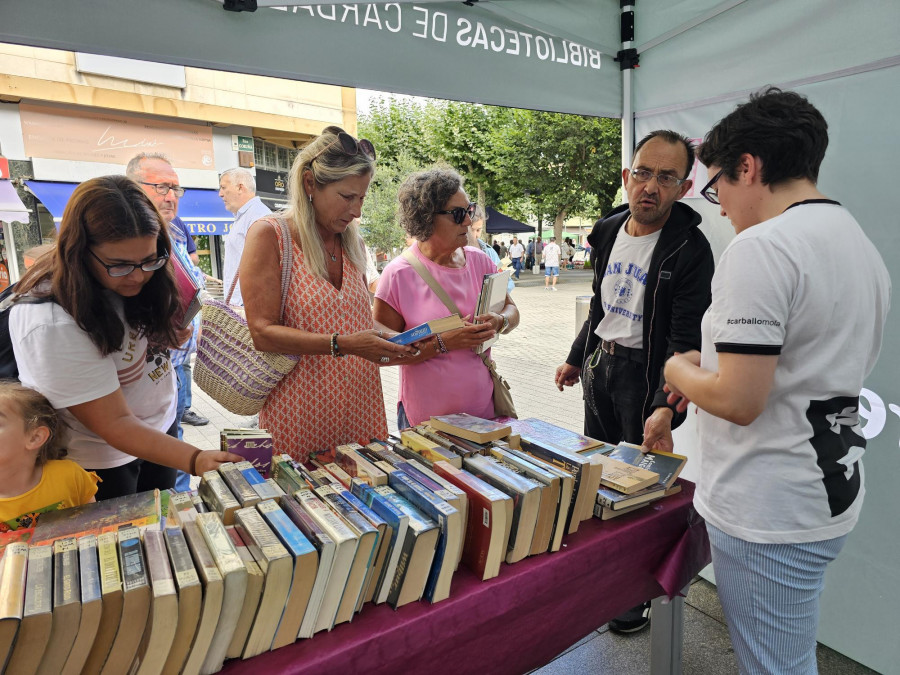 Suelta de libros en Carballo